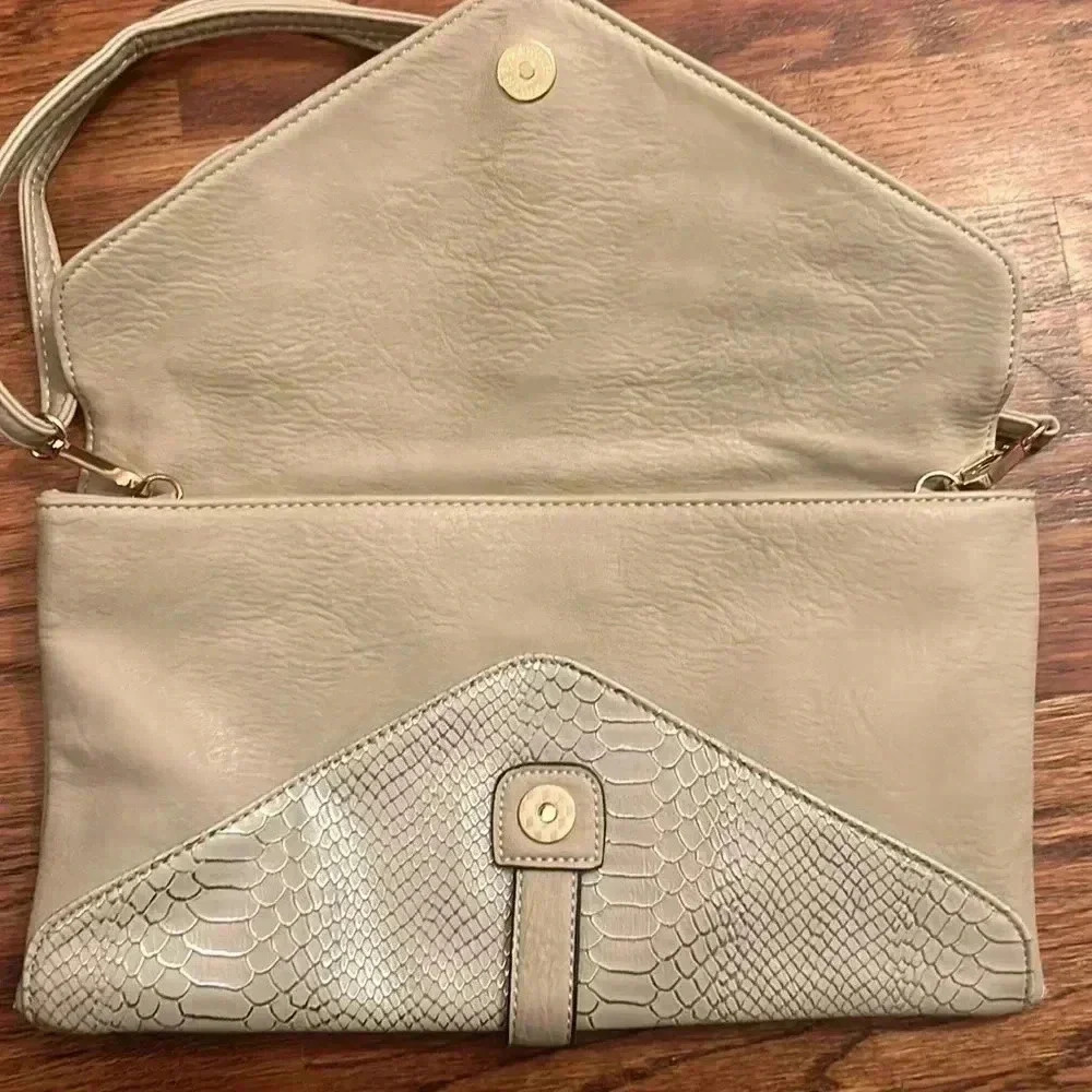 Melie Bianca Faux Leather Over the Shoulder/Crossbody Purse Light Tan - Picture 6 of 12